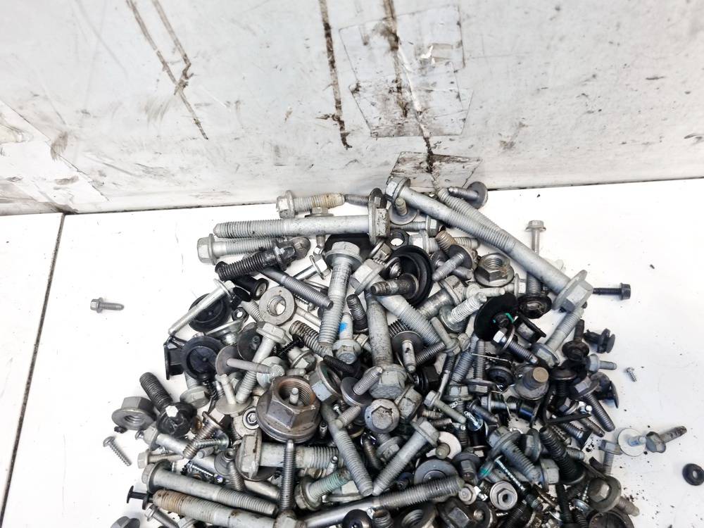 Tesla Model Y 2023 Automobilio varztu komplektas - Thumbnail 3