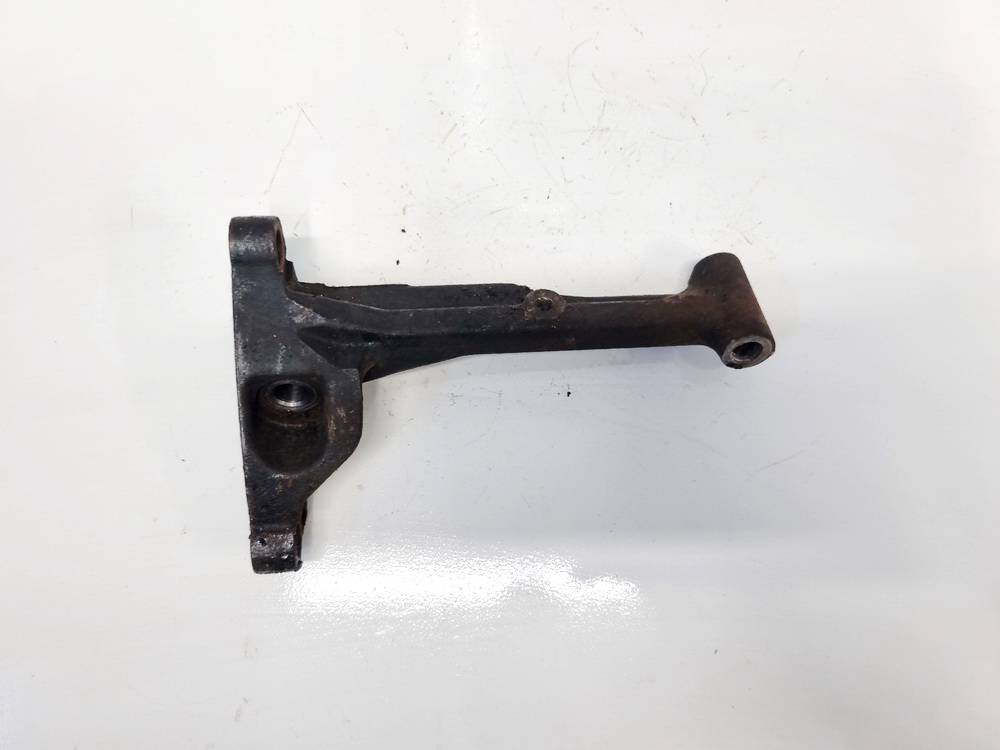 3311805010 Toyota Avensis 2011 Variklio kronsteinas ir Greiciu dezes kronsteinas