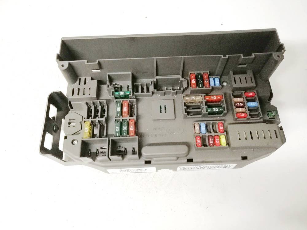 B010107400 BMW X5 2008 Saugikliu deze