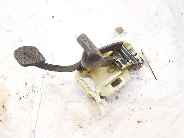 35316789744 BMW 5-Series 2011 Педаль сцепления