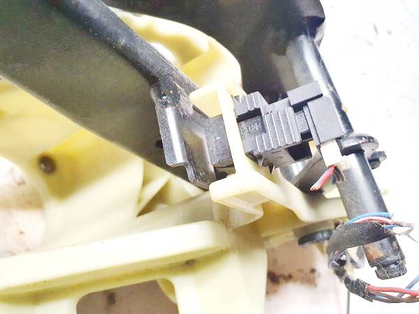 BMW 5-Series 2011 Датчик включения стоп-сигнала