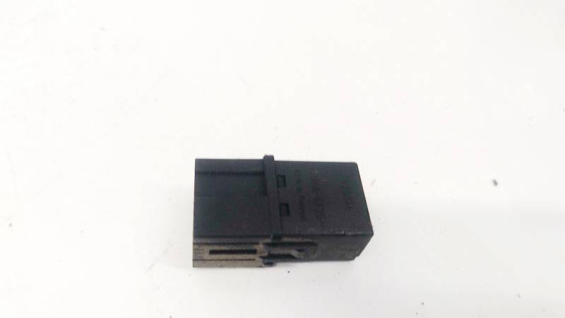 MB953382 Mitsubishi Space Star 2001 Relay module