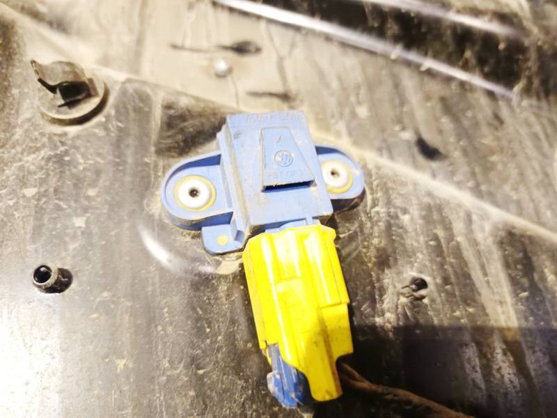 1K0955557A Volkswagen Passat 2005 Srs Airbag crash sensor - Thumbnail 2