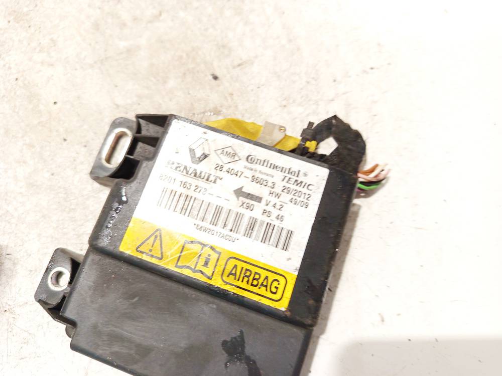 28404796033 Dacia Logan 2012 Komputer SRS airbag – moduł sterujący poduszek powietrznych - Thumbnail 3