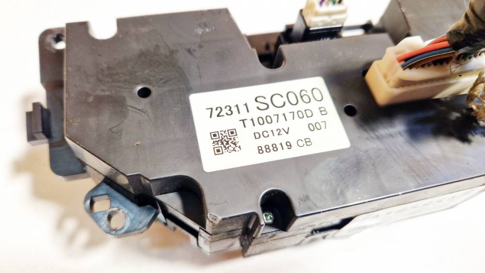 72311SC060 Subaru Forester 2008 Climate Control Panel (heater control switches) - Thumbnail 3