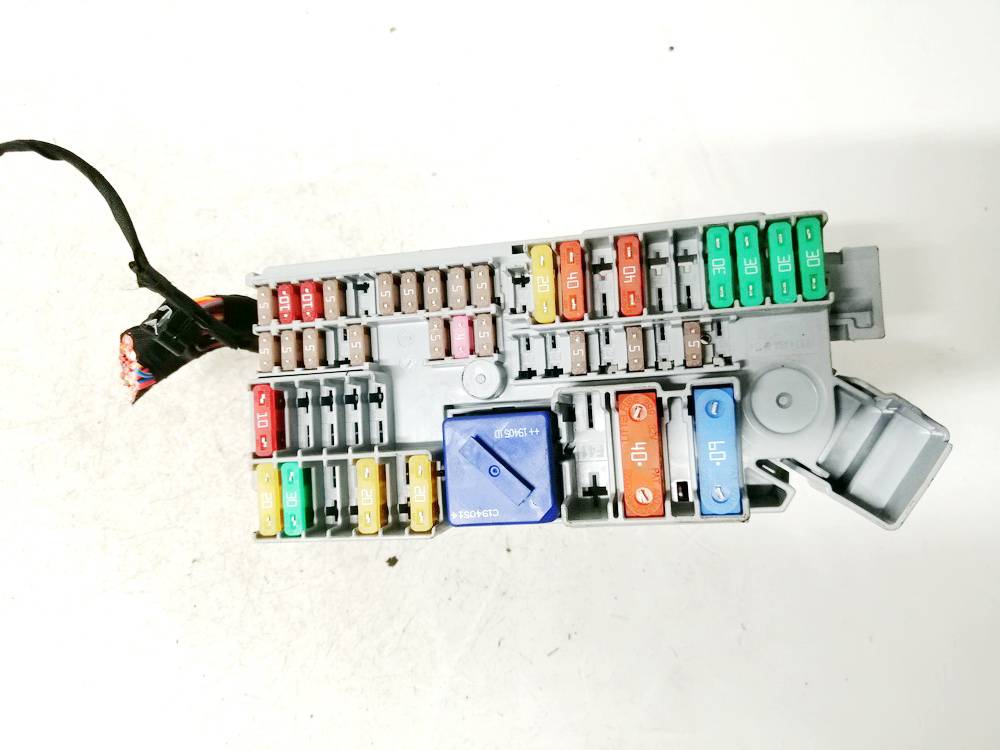 680748701 BMW 3-Series 2020 Saugikliu deze