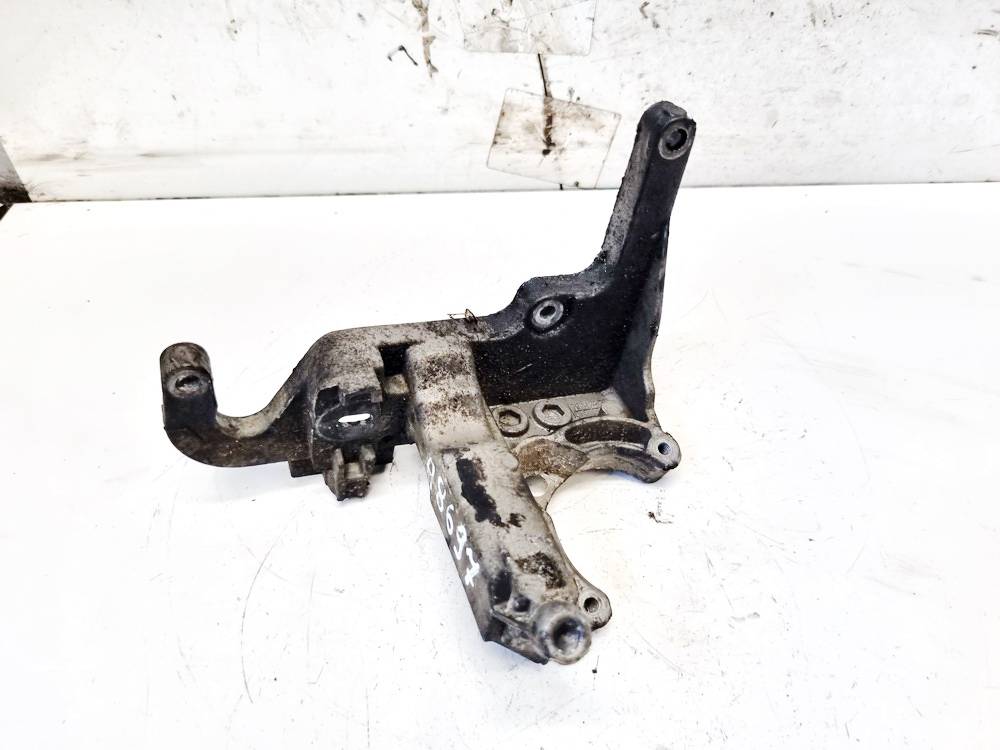 AV6Q9B470BB Ford Focus 2011 Engine Mount Bracket and Gearbox Mount Bracket - Thumbnail 2