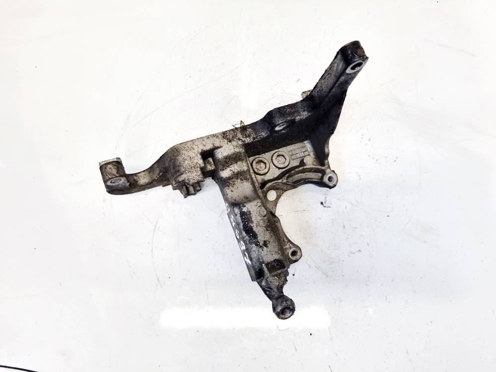 AV6Q9B470BB Ford Focus 2011 Engine Mount Bracket and Gearbox Mount Bracket