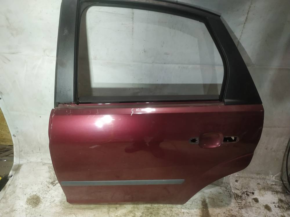 RAUDONOS Ford Focus 2005 portes arrière gauche