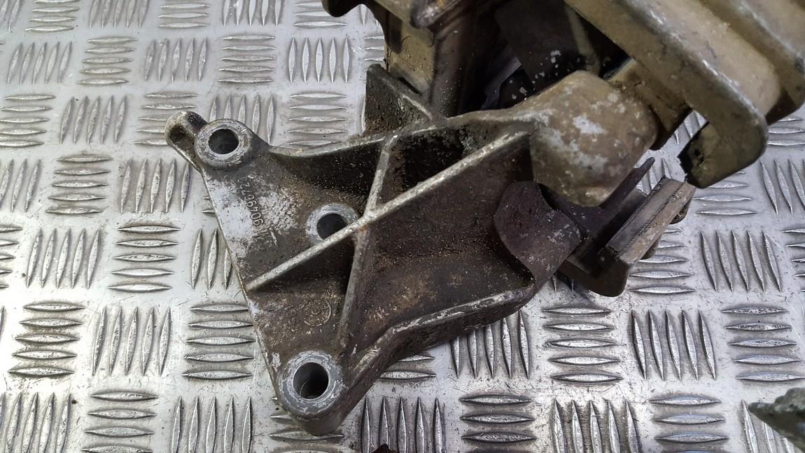 90496729 Opel Vectra 1993 Кронштейн двигателя и Кронштейн коробка передач