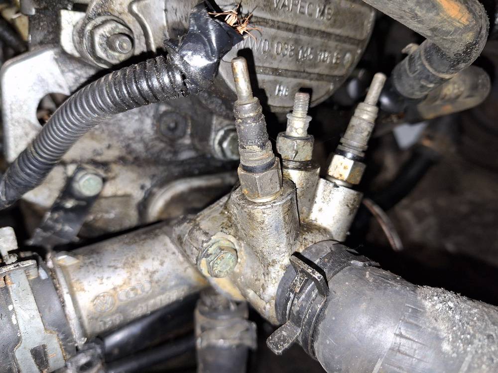 038121133A Volkswagen Golf 2001 Heater thermal valve(valve heater, Coolant Heater)