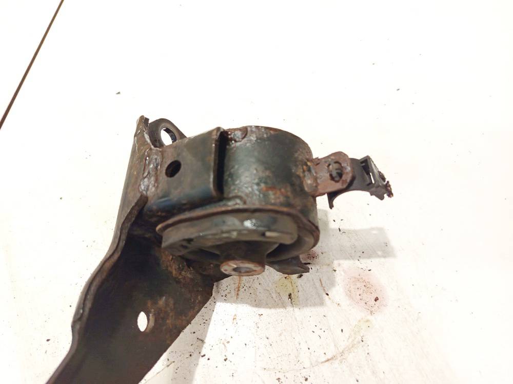 Toyota Avensis Verso 2005 Variklio pagalves bei Greiciu dezes pagalves - Thumbnail 3