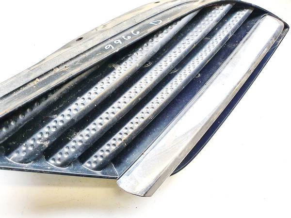 62320AU300 Nissan Primera 2002 Hood grille - FRONT