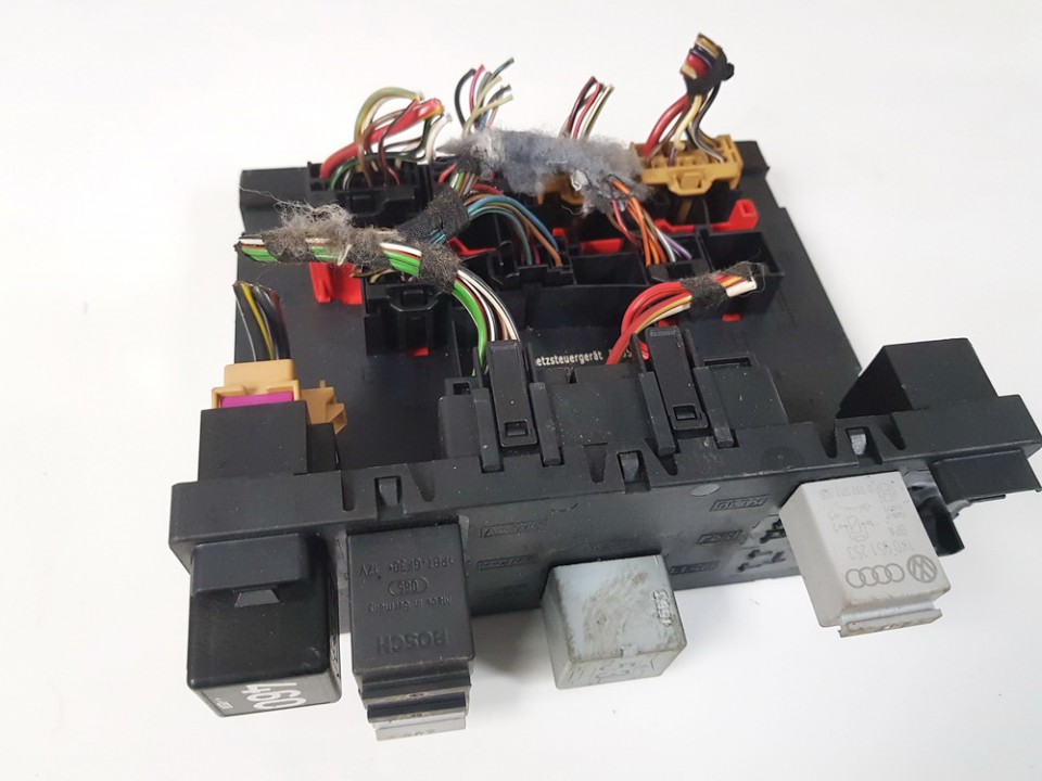 1K0937049L Volkswagen Golf 2003 Fuse box