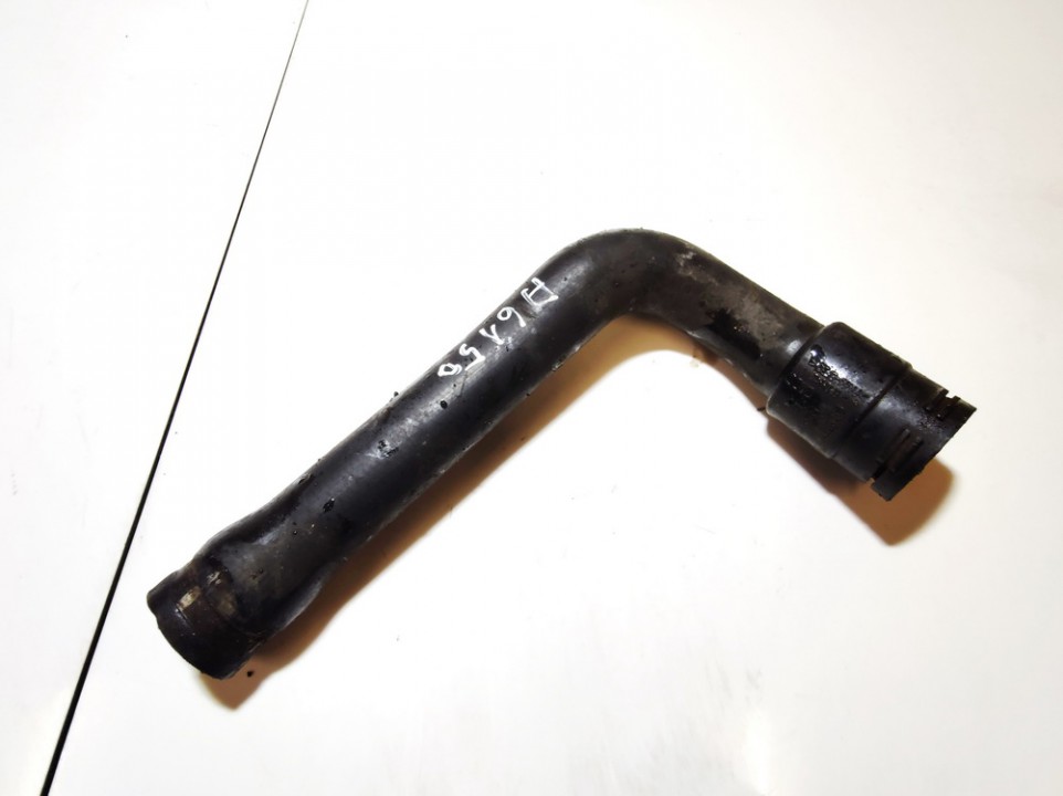 8D0121101K Audi A4 1996 Tuyau de Radiateur