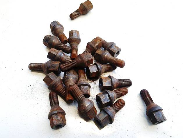 Opel Astra 2006 Vehicle Wheel Nuts kit