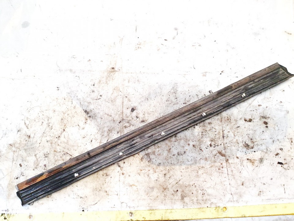 Skoda Superb 2008 Zewnętrzna listwa drzwi - PRZEDNIE PRAWE - Thumbnail 3