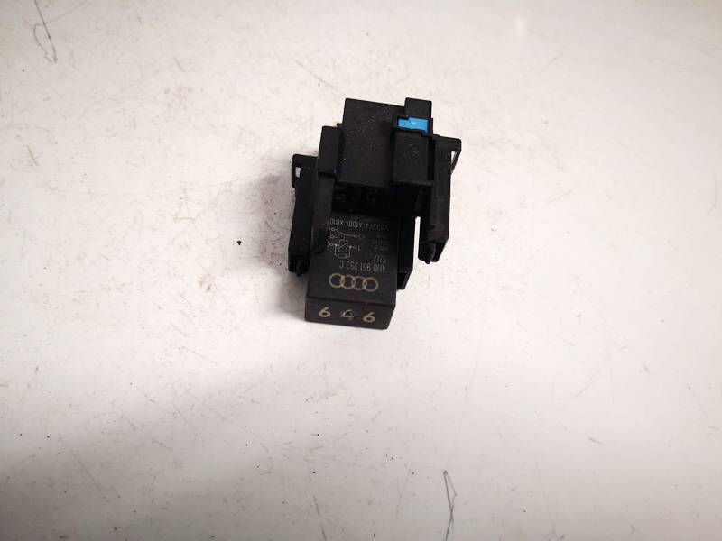 4H0951253C Volkswagen Passat 2011 Relay module