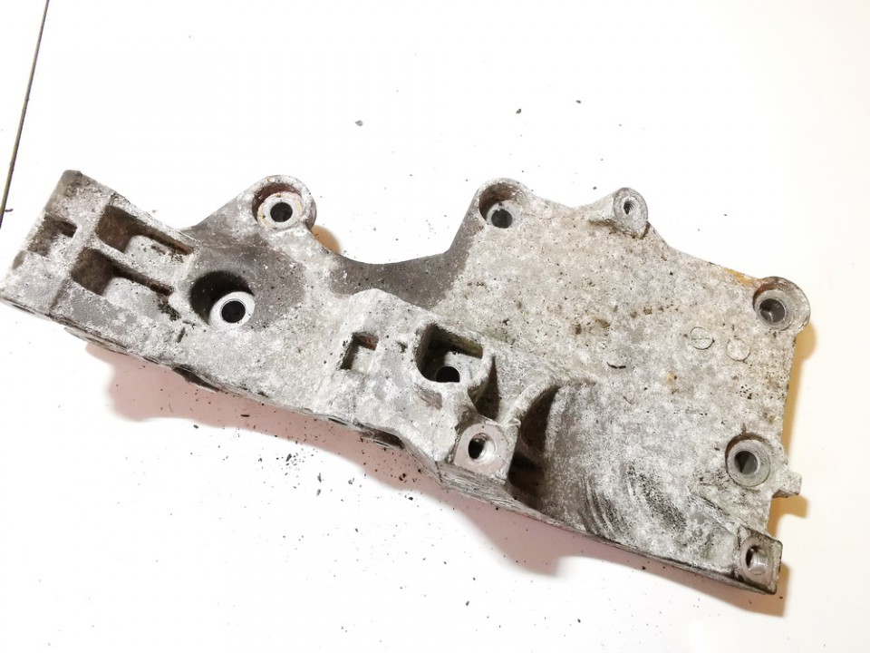 03G903143A Volkswagen Touran 2003 Ātrumkārbas kronšteins