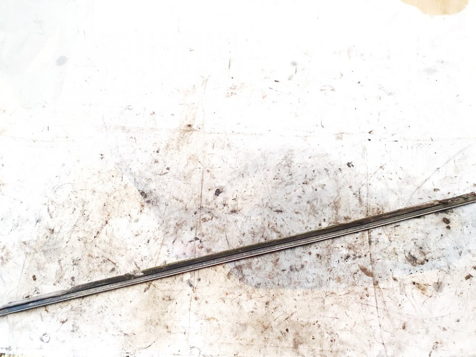 Skoda Superb 2008 Listón embellecedor de la ventana de la puerta delantera - DELANTERO DERECHO - Thumbnail 3