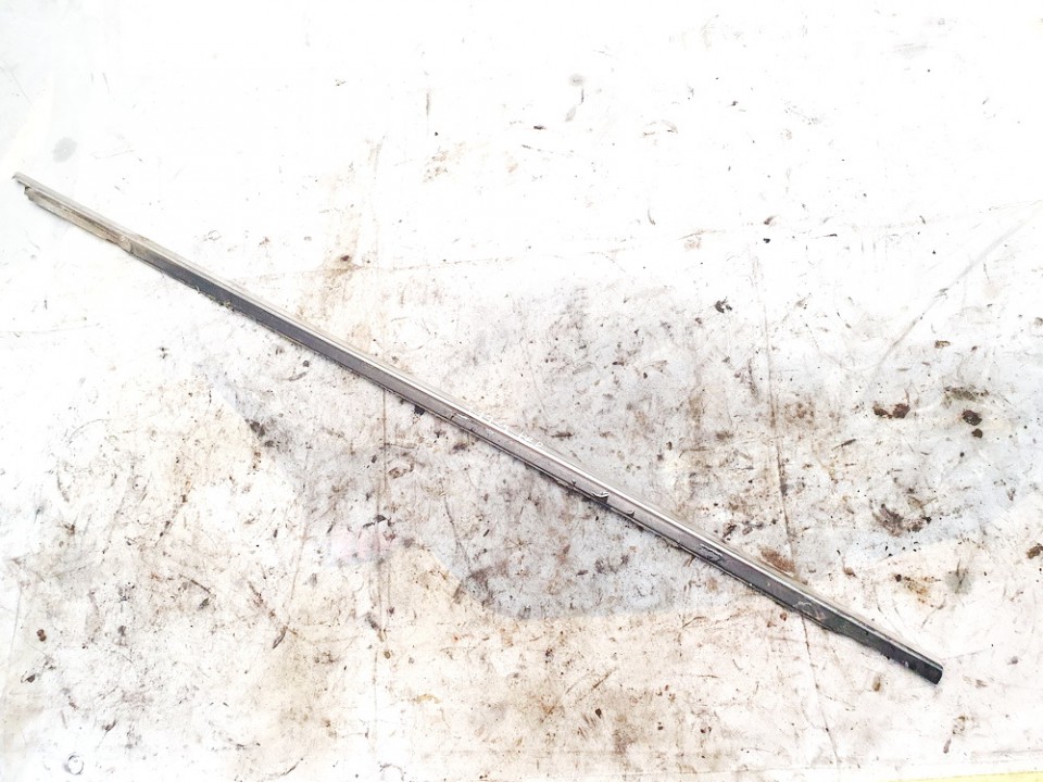 Skoda Superb 2008 Glass Trim Molding-weatherstripping - FRONT RIGHT
