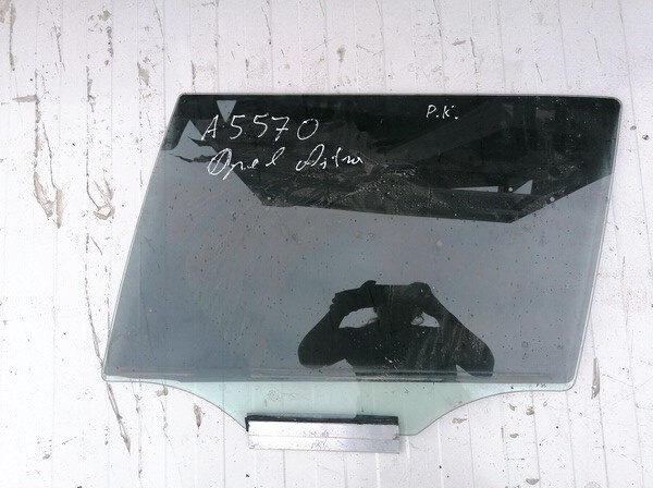 Opel Astra 2004 Oven lasi - TAKANA VASEMMALLA