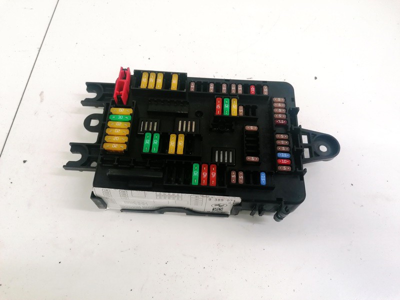 938907001 BMW 3-Series 2012 Fuse box
