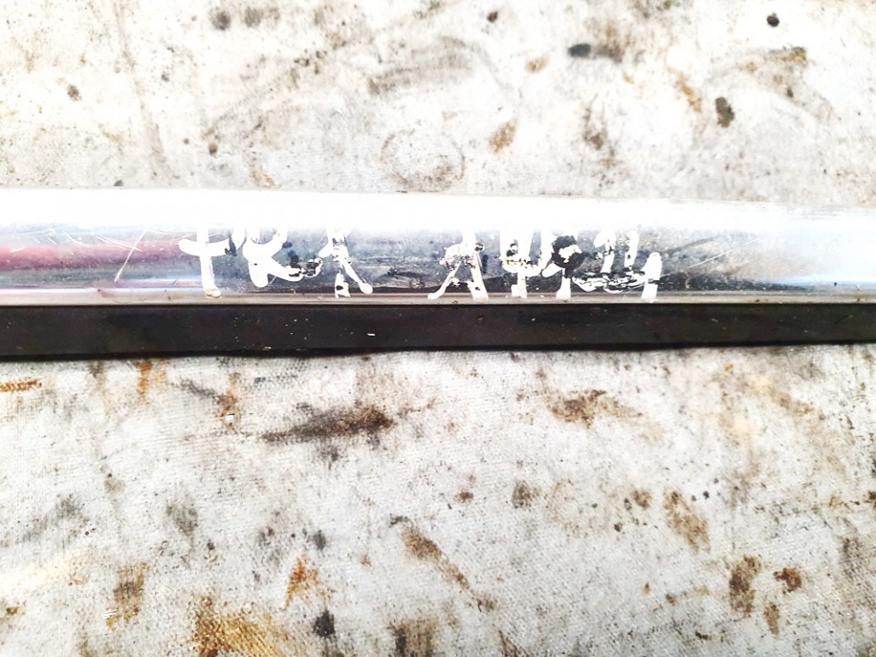 Skoda Superb 2008 Listón embellecedor de la ventana de la puerta delantera - DELANTERO IZQUIERDO - Thumbnail 2