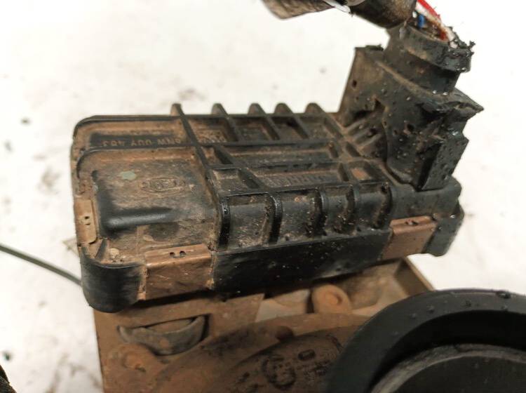 6NW009483 Citroen C-Crosser 2008 Actuador del turbo, Control del turbo