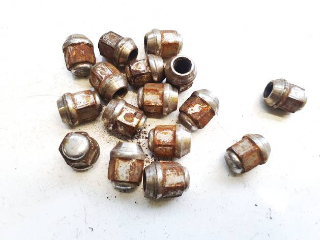 Chevrolet Epica 2007 Zestaw śrub kół