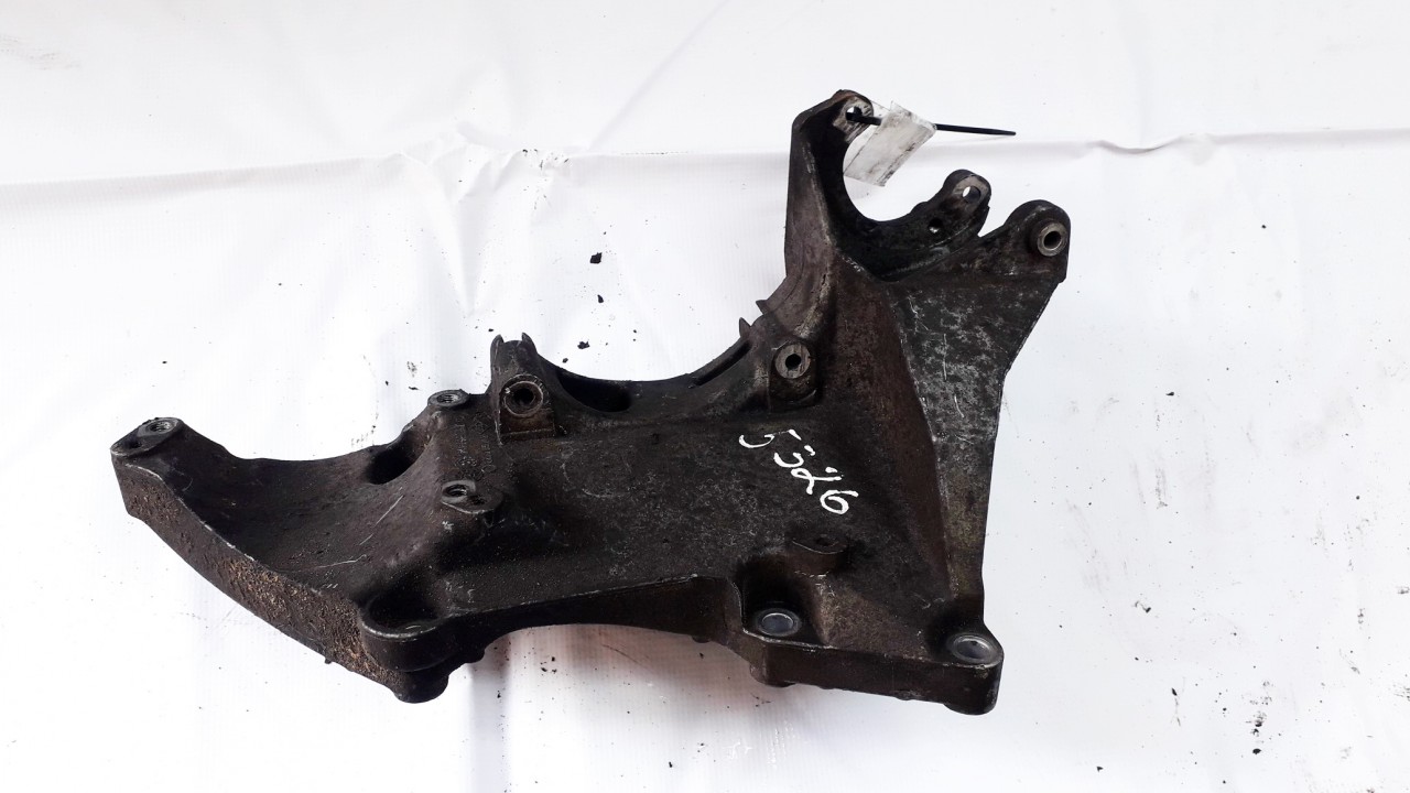 8200115762 Volvo V40 2001 Engine Mount Bracket and Gearbox Mount Bracket