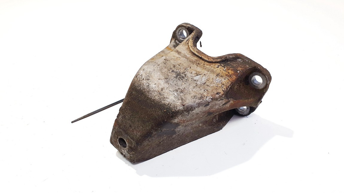 8D0399113AB Volkswagen Passat 1997 Engine Mount Bracket and Gearbox Mount Bracket