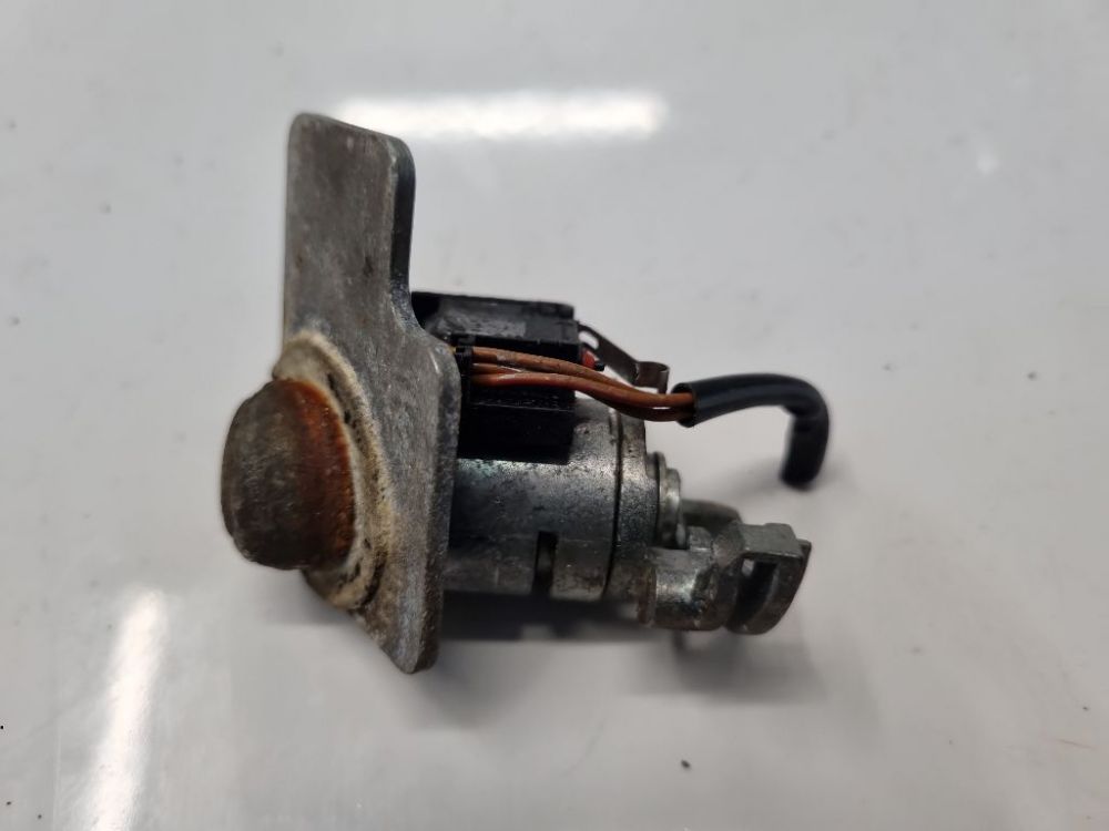 3U0827573 Skoda Superb 2005 Takaluukun lukon tappimekanismi - TAKANA