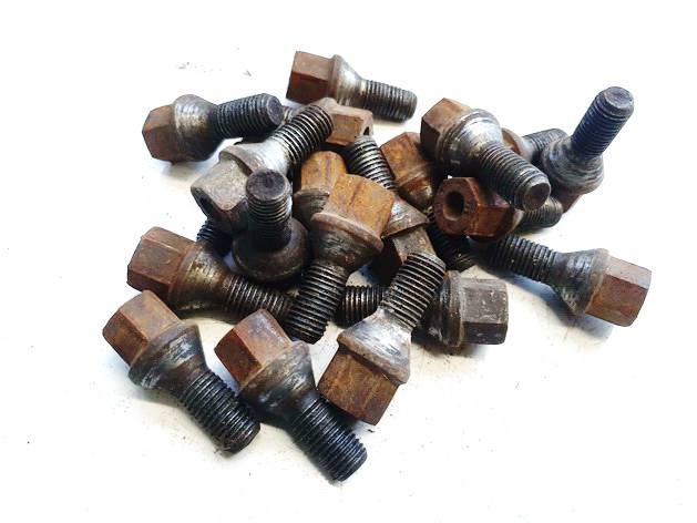 Opel Vectra 2002 Zestaw śrub kół - Thumbnail 2