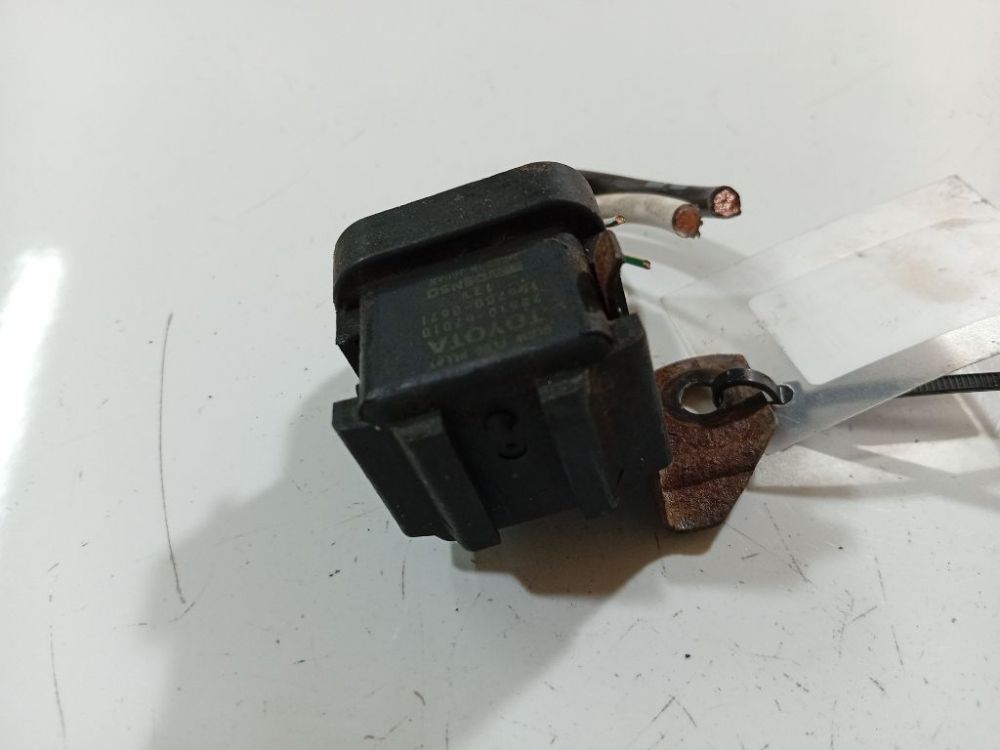 2861067810 Toyota Avensis Verso 2001 Glow plug relay