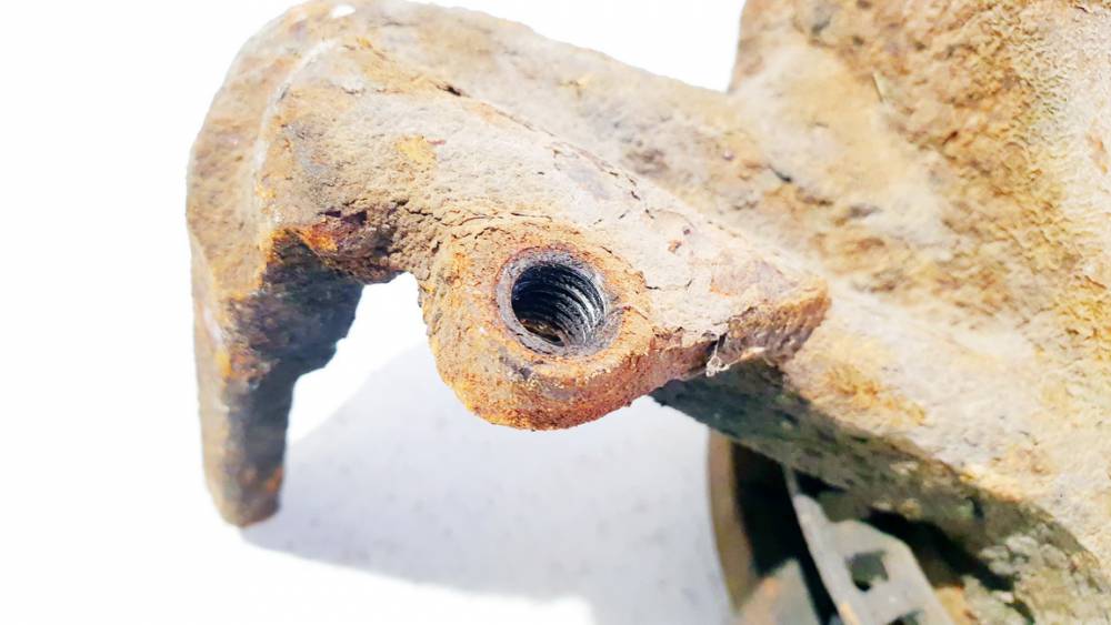 Volkswagen Golf 2000 Steering knuckle - FRONT RIGHT - Thumbnail 3