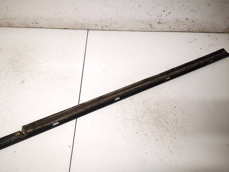 Mercedes-Benz C-CLASS 2001 Listwa szyby drzwi - PRZEDNIE LEWE - Thumbnail 3