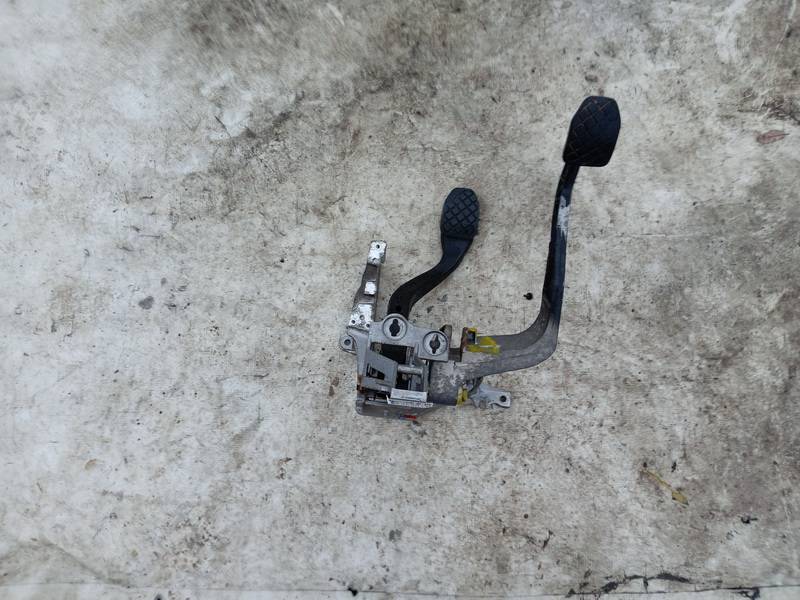 8D1721117N Volkswagen Passat 2005 Stabdziu pedalas