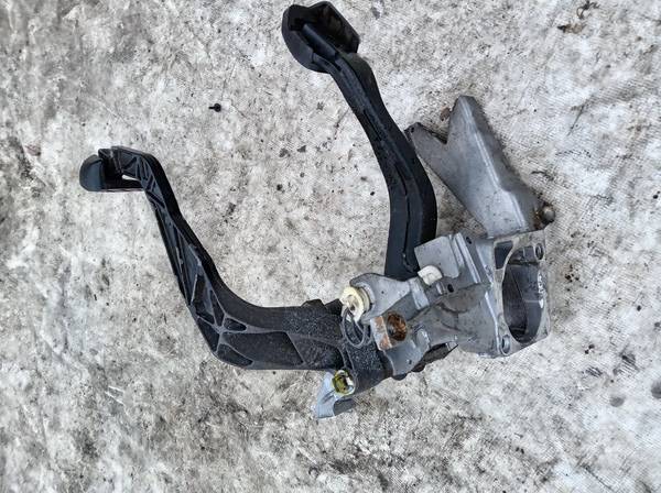 8D1721117N Volkswagen Passat 2005 Pedal work, Brake pedal, Pedal bracket, Clutch pedal - Thumbnail 2