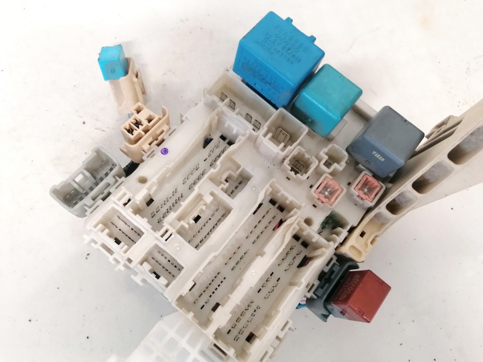 8273052700 Toyota Yaris 2006 Fuse box - Thumbnail 2