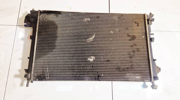 870824G Opel Vectra 2004 Vandens radiatorius (ausinimo radiatorius)