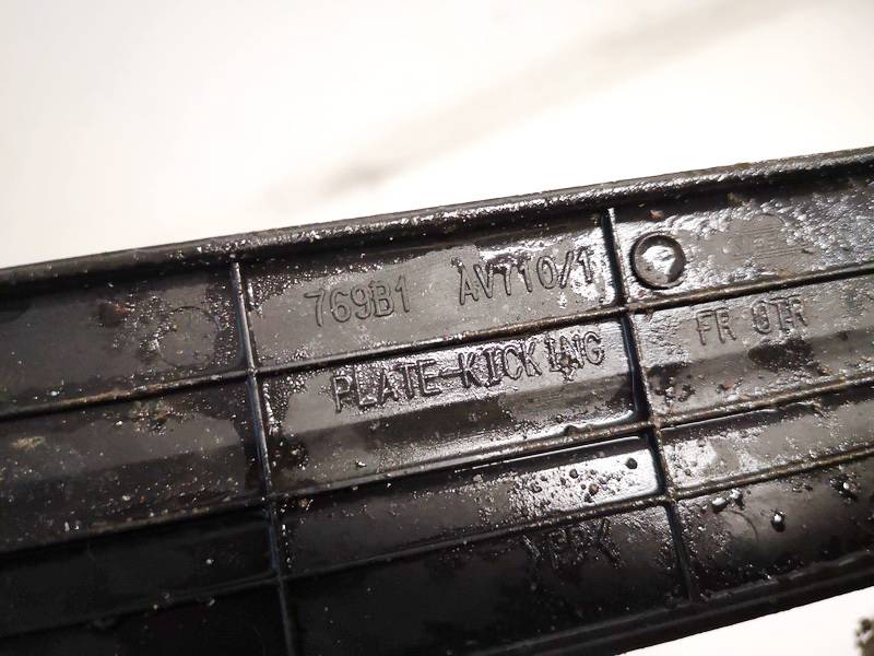 769B1AV710 Nissan Primera 2004 Iekšējā sliekšņa apdare - PRIEKŠA PA KREISI - Thumbnail 3