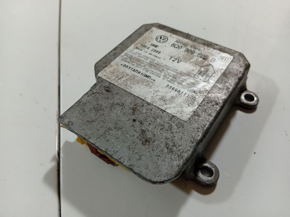 6Q0909605B Volkswagen Passat 1999 Airbag crash sensors module