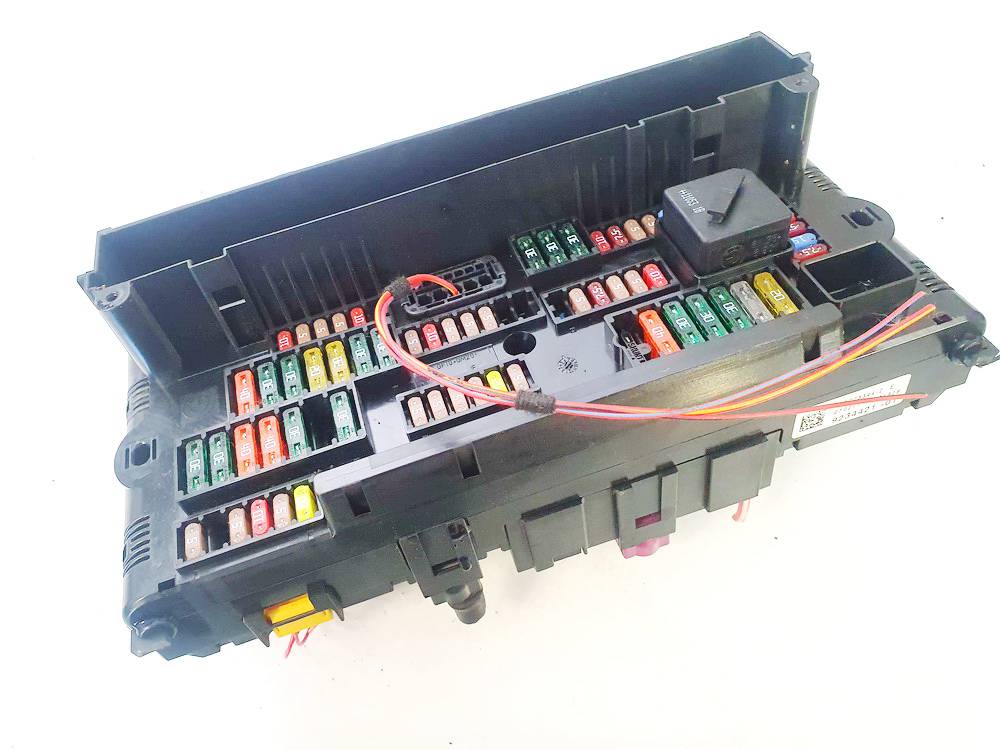 923442101 BMW 5-Series 2011 Fuse box