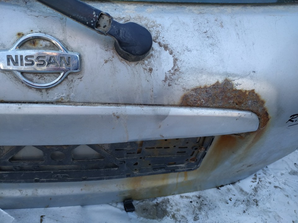 Nissan Almera 2000 Takaluukun ulkoinen viimeistely (rekisterikilven valaistus) - TAKANA - Thumbnail 3