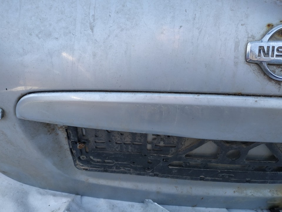 Nissan Almera 2000 Takaluukun ulkoinen viimeistely (rekisterikilven valaistus) - TAKANA - Thumbnail 2
