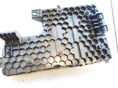 149784800E Tesla Model Y 2023 Komforta bloks - Thumbnail 2