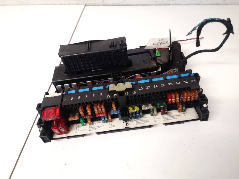 8364540 BMW 3-Series 1999 Fuse box
