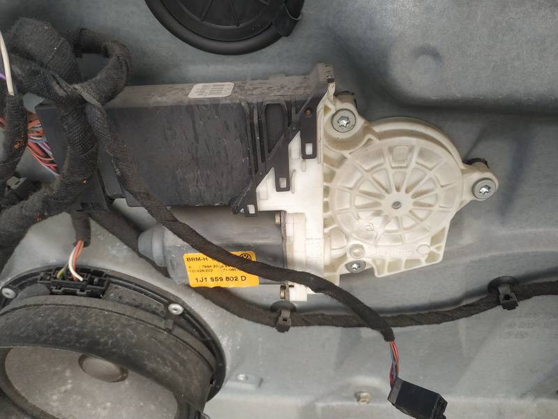 1J1959802D Volkswagen Bora 1999 Window Motor - FRONT RIGHT