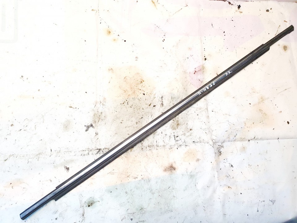 Toyota Avensis 2007 Garniture Avant Fenêtre Côté Gauche